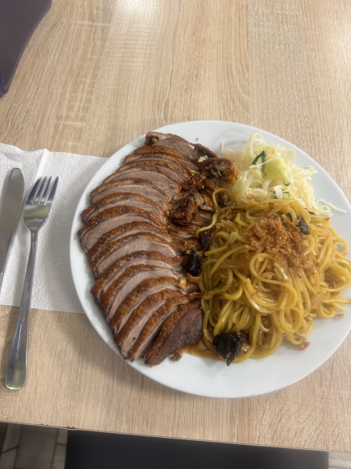 Kaczka po chińsku z makaronem